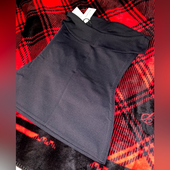 Black Strapless Tube Top - Picture 2 of 3